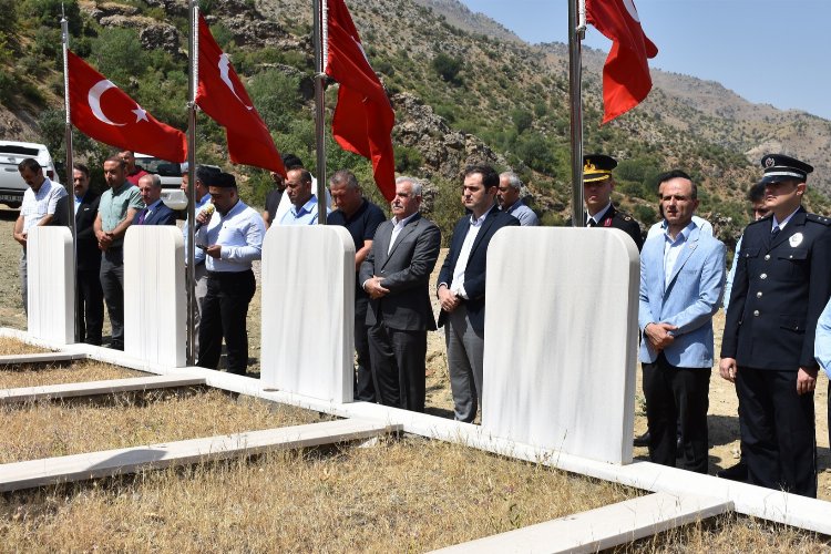 Batman Sason'da şehitlik ziyareti -