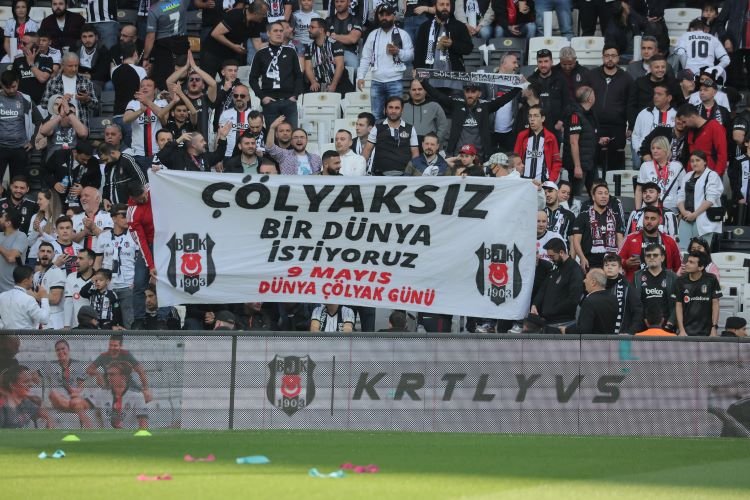Beşiktaş- Fenerbahçe derbisinde anlamlı pankart -