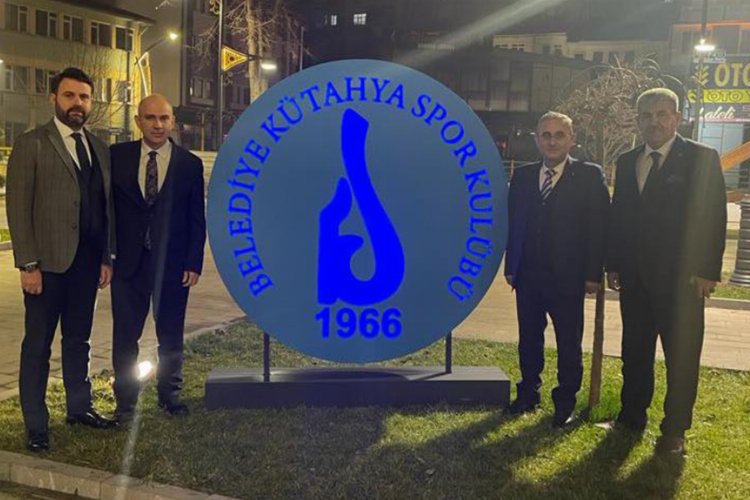 Belediye Kütahyaspor'un logosu Zafer Meydanı'nda -