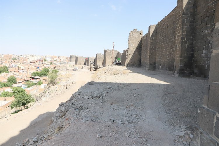 Benusen’de çevre düzenleme çalışmaları devam ediyor -