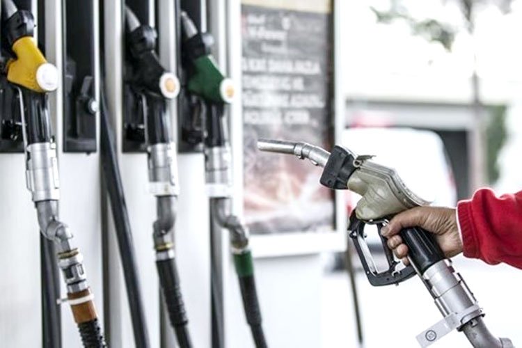 Benzine bir indirim daha geliyor! -