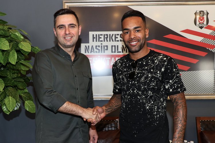 Beşiktaş'ta Teixeira ile yollar ayrıldı -