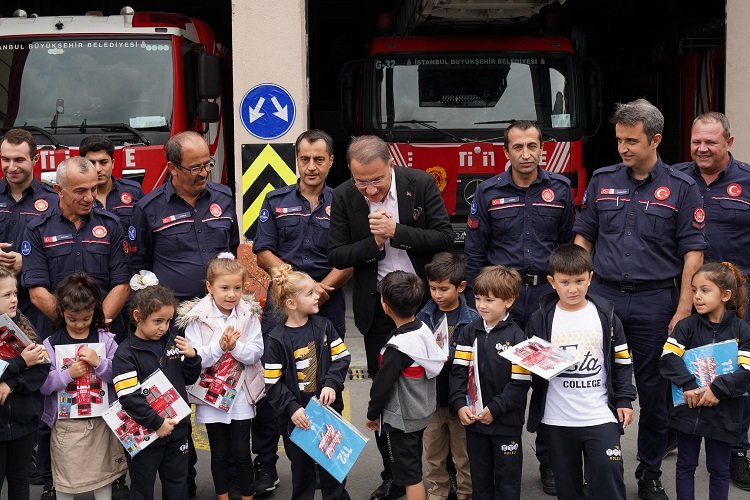 Beylikdüzü Belediyesi'nden itfaiyecilere kutlama -