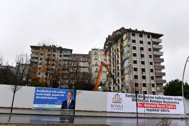 Beylikdüzü'nde 71 riskli binanın dönüşümü sürüyor -
