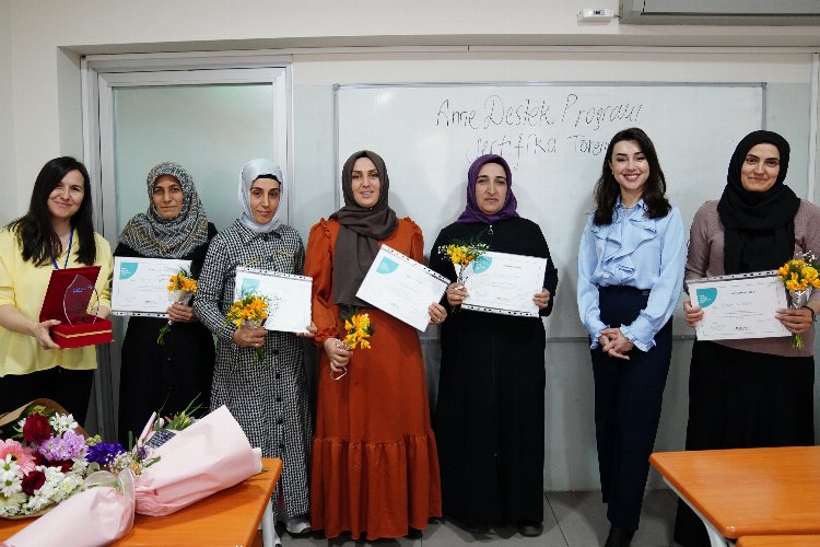 Beylikdüzü'nde 'anne-destek'te sertifika sevinci -