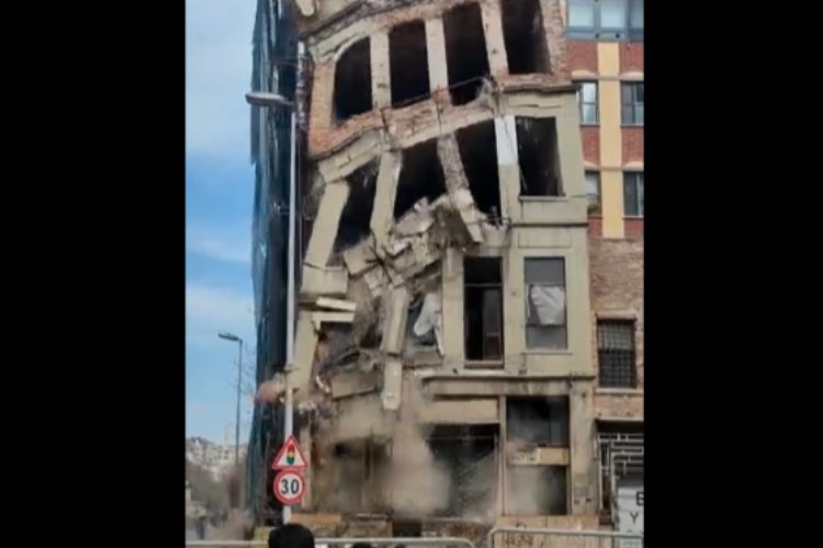 Beyoğlu'nda çöken bina ile ilgili İBB'den isyan -