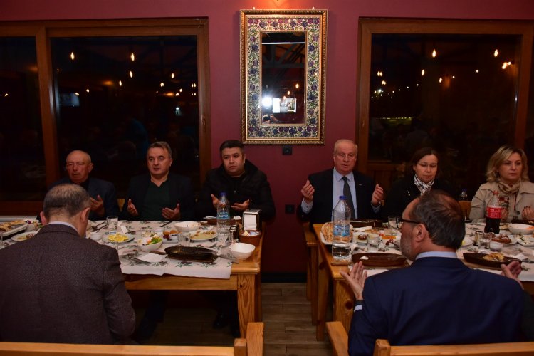 Bilecik Bozüyük’te muhtarlar iftar yemeğinde buluştu -