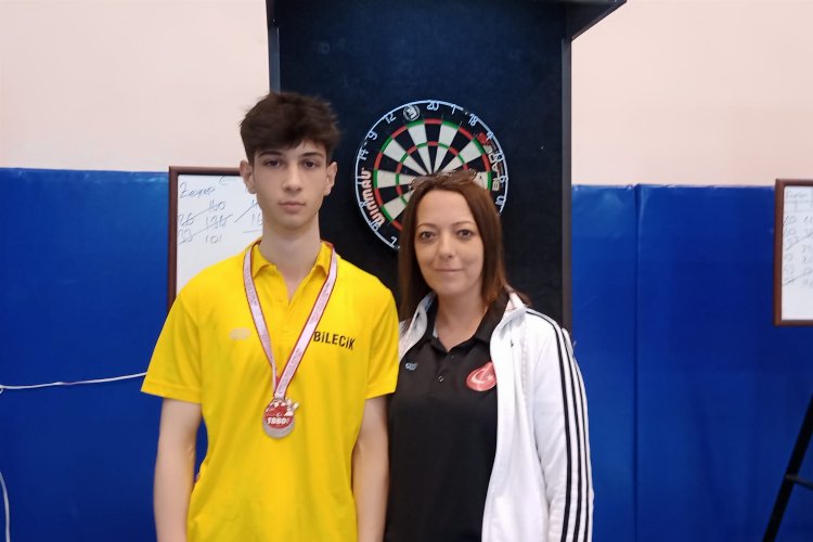 Bilecik Bozüyüklü sporcu Dart Turnuvasında Türkiye ikincisi oldu -