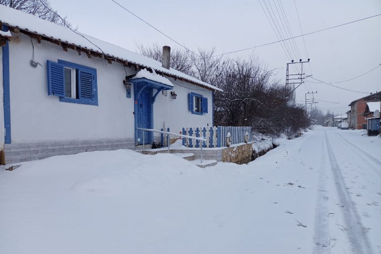 Bilecik Pazaryeri ilçesi güne kar ile uyandı -