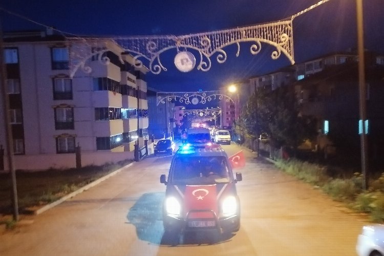 Bilecik Pazaryeri ilçesi oluşturulan kortej ve havai fişek gösterisiyle renklendi -
