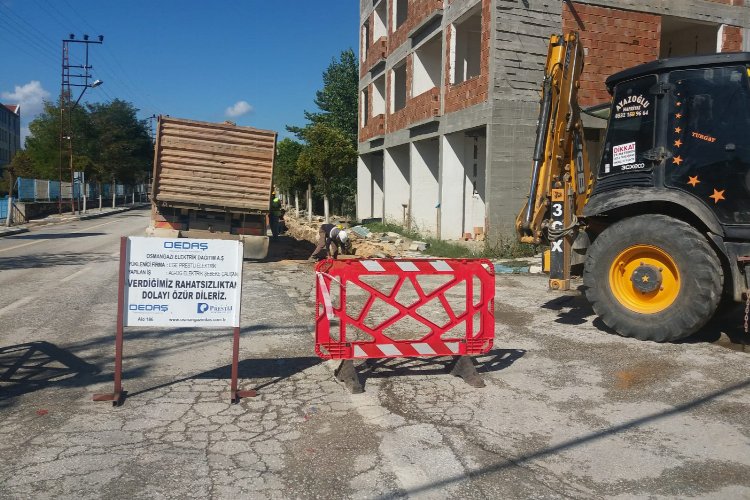 Bilecik Pazaryeri'nde elektrik telleri yer altına alınıyor -
