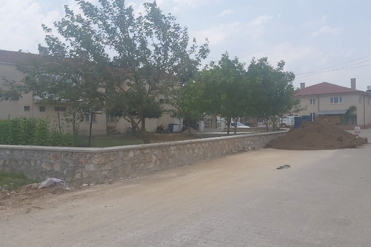 Bilecik Pazaryeri’nde kurum binalarına çevre düzenlemesi -
