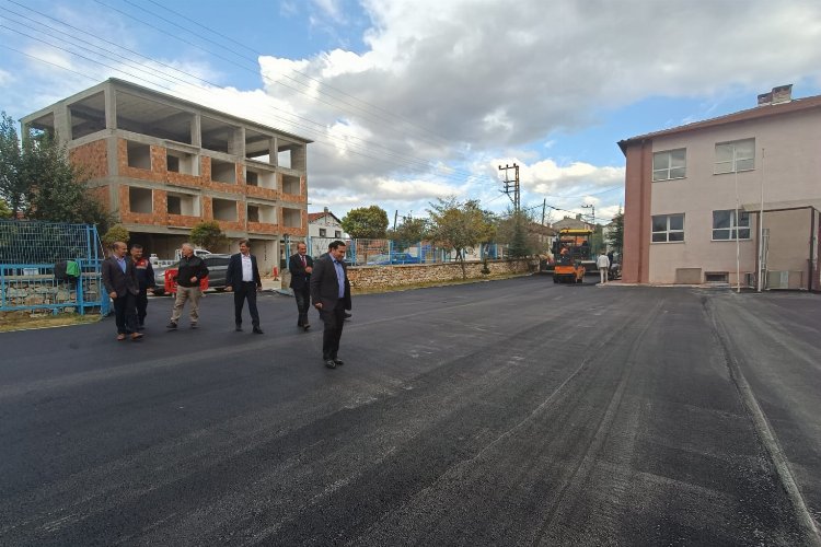 Bilecik Pazaryeri'nde okul bahçelerine asfaltlama -