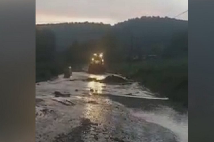 Bilecik Pazaryeri'nde taşan derelerde temizlik sürüyor -