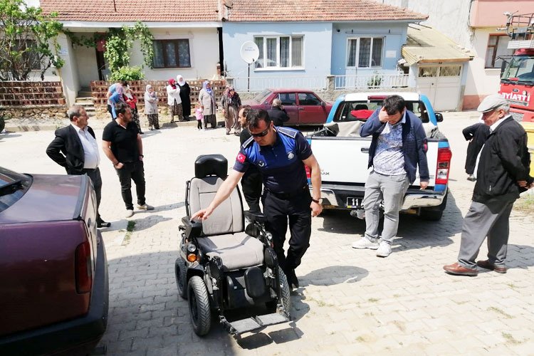 Bilecik Pazaryeri'nde tekerlekli sandalyeler sahiplerine ulaştırılıyor -