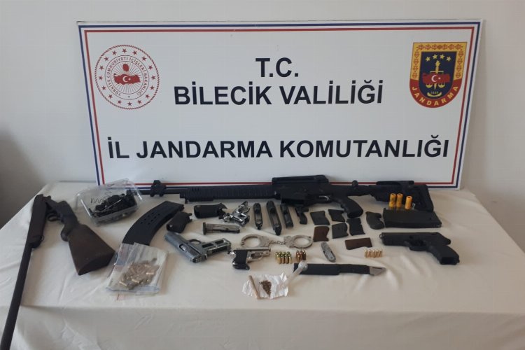 Bilecik Pazaryeri'nde yasa dışı silah ticaretine Jandarma engeli! -