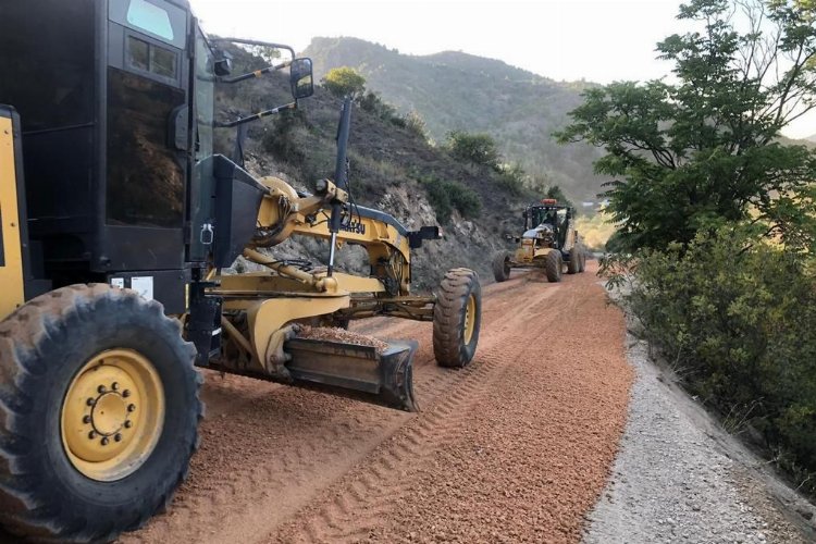 Bilecik Söğüt'te çiftçilerin sera yolları yapıldı -