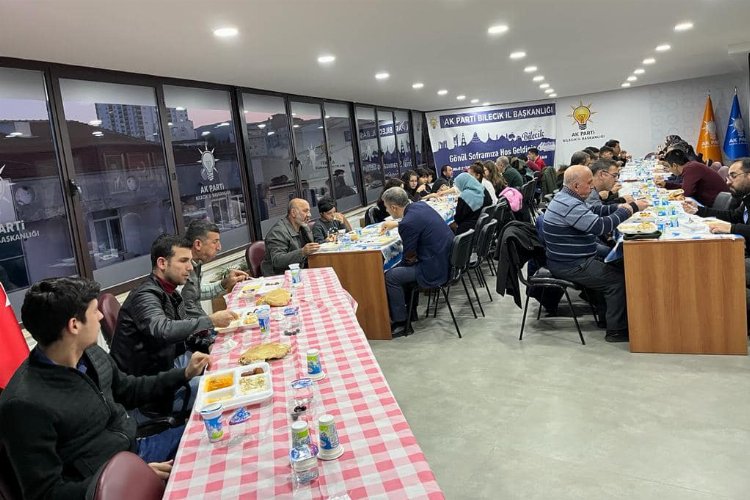 Bilecik’te iftar sofrası depremzede vatandaşlar için kuruldu -