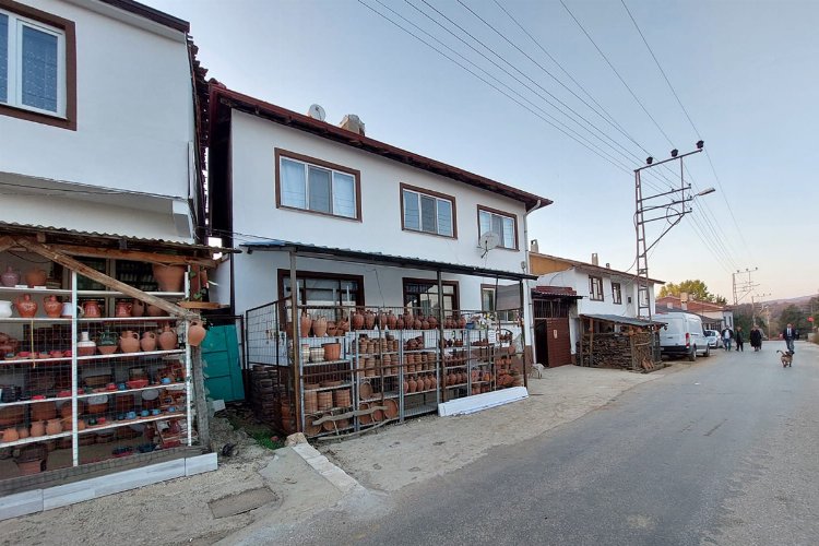 Bilecik’te Kınık köyü sokakları beyaza büründü -