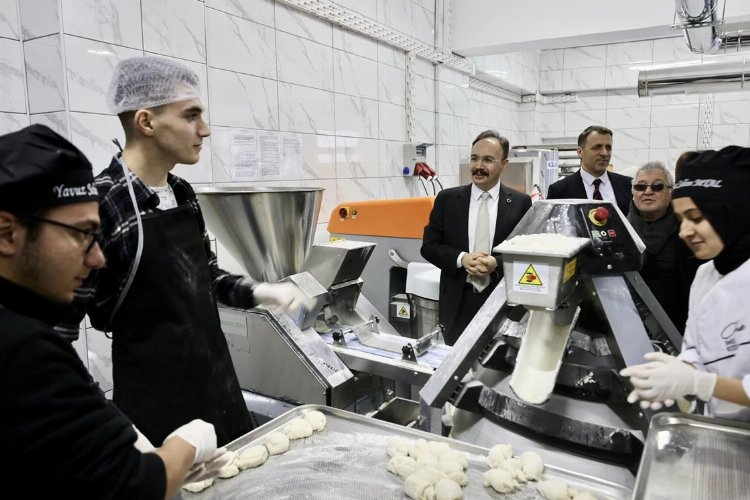 Bilecik’te öğrenciler hem öğreniyor, hem de ekmek üretiyor -
