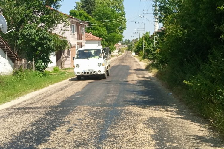 Bilecik’te sıcaktan asfaltlar eridi -