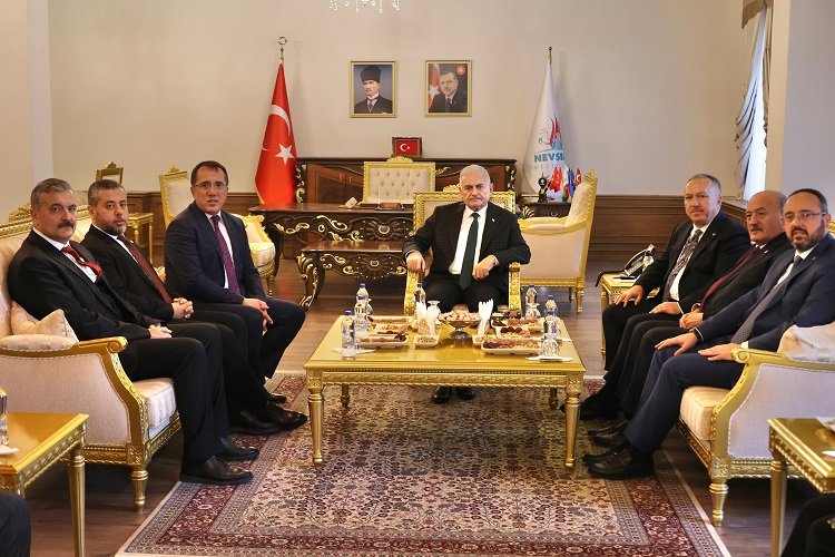 Binali Yıldırım'dan Nevşehir Belediyesi'ne ziyaret -