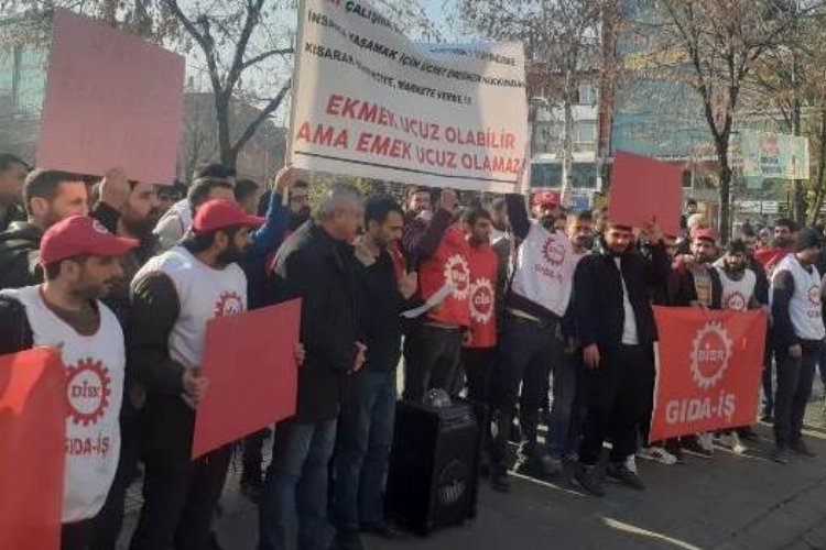 Bingöl'de fırın çalışanlarından 'düşük maaş' eylemi -