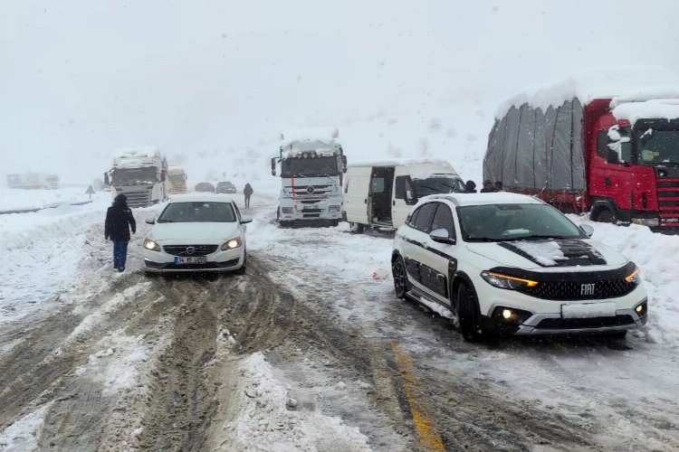 Bingöl'de iki nokta TIR geçişlerine kapatıldı! -