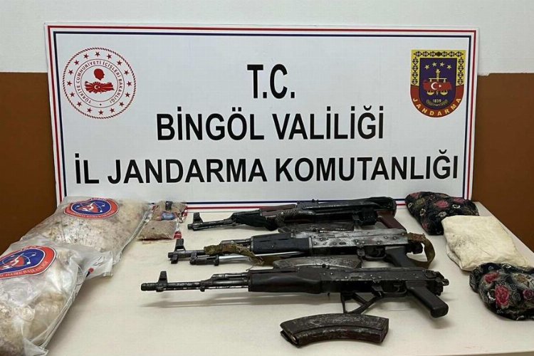 Bingöl'de kalaşnikof ve patlayıcı madde ele geçirildi -