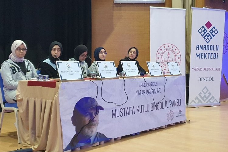 Bingöl'de öğrencilere 'kitap okuyun' tavsiyesi -