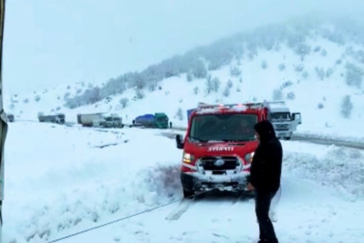 Bingöl'de yolda kalanların imdadına yetişti -