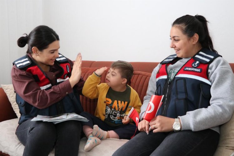Bingöl Jandarması'ndan özel günde özel ziyaret -