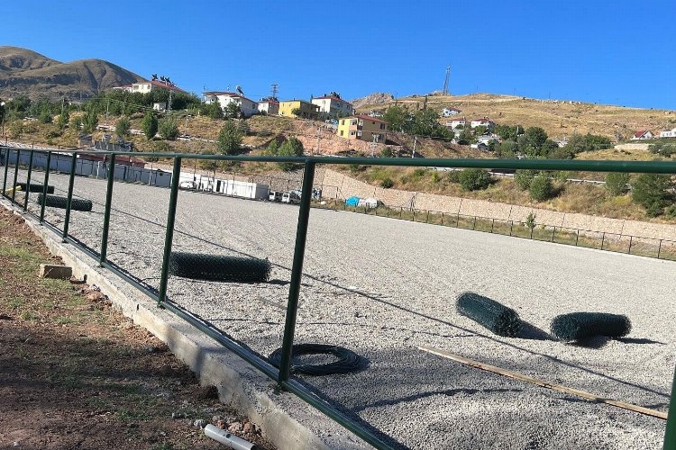 Bingöl Kiğı'ya sentetik çim yüzeyli futbol sahası -