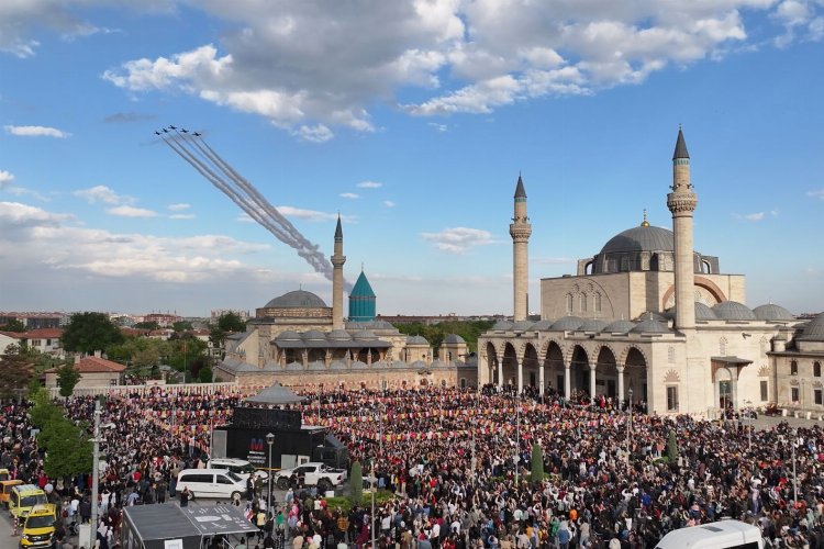 Binlerce Konyalı 'Teşrif-i Mevlana'da -