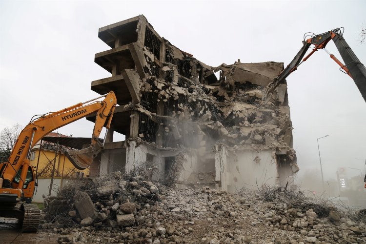 Bir yılda Kocaeli'de 100 bina yıkıldı -