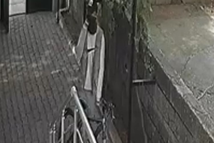 Bisiklet hırsızı kameralara yakalandı -