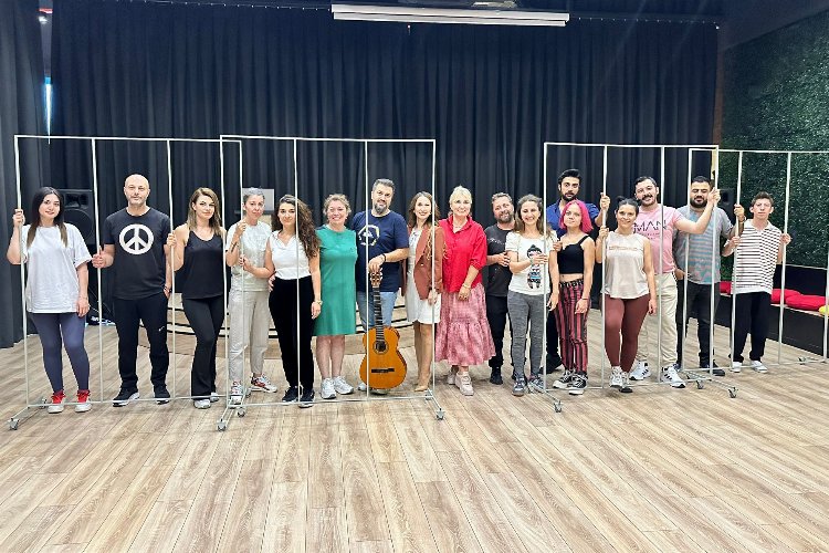 ‘Bizim Nazım’ perdelerini açıyor -