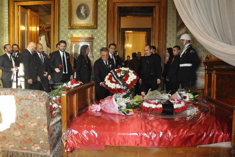 BJK yönetimi Ata'mızı Dolmabahçe'de andı -