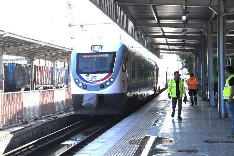 Bölgesel tren ilk seferine uğurlandı -