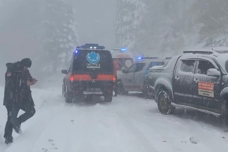 Bolu'da kar ve tipi nedeniyle turistler mahsur kaldı -