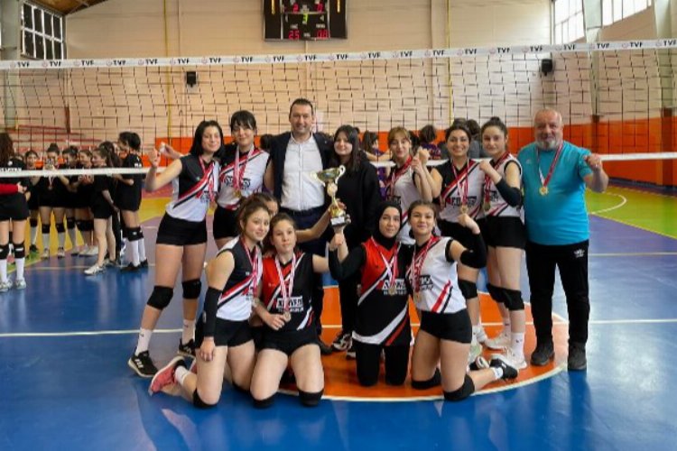 Bor Belediyespor Kız Voleybol takımı şampiyon oldu -