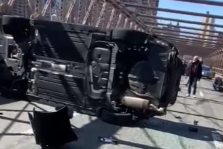 Brooklyn Köprüsünde feci kaza -