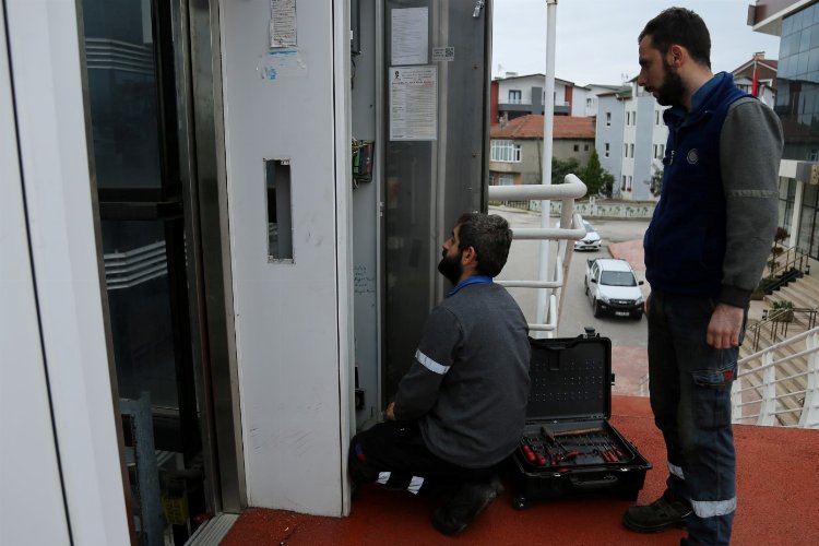 Bu kez asansörün çağrı butonunu çaldılar! -