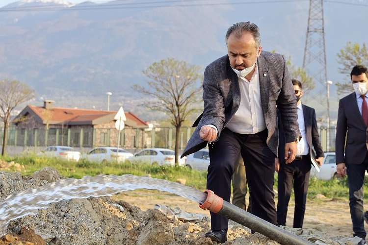 Bursa Büyükorhan'da mahalleliye çifte bayram -