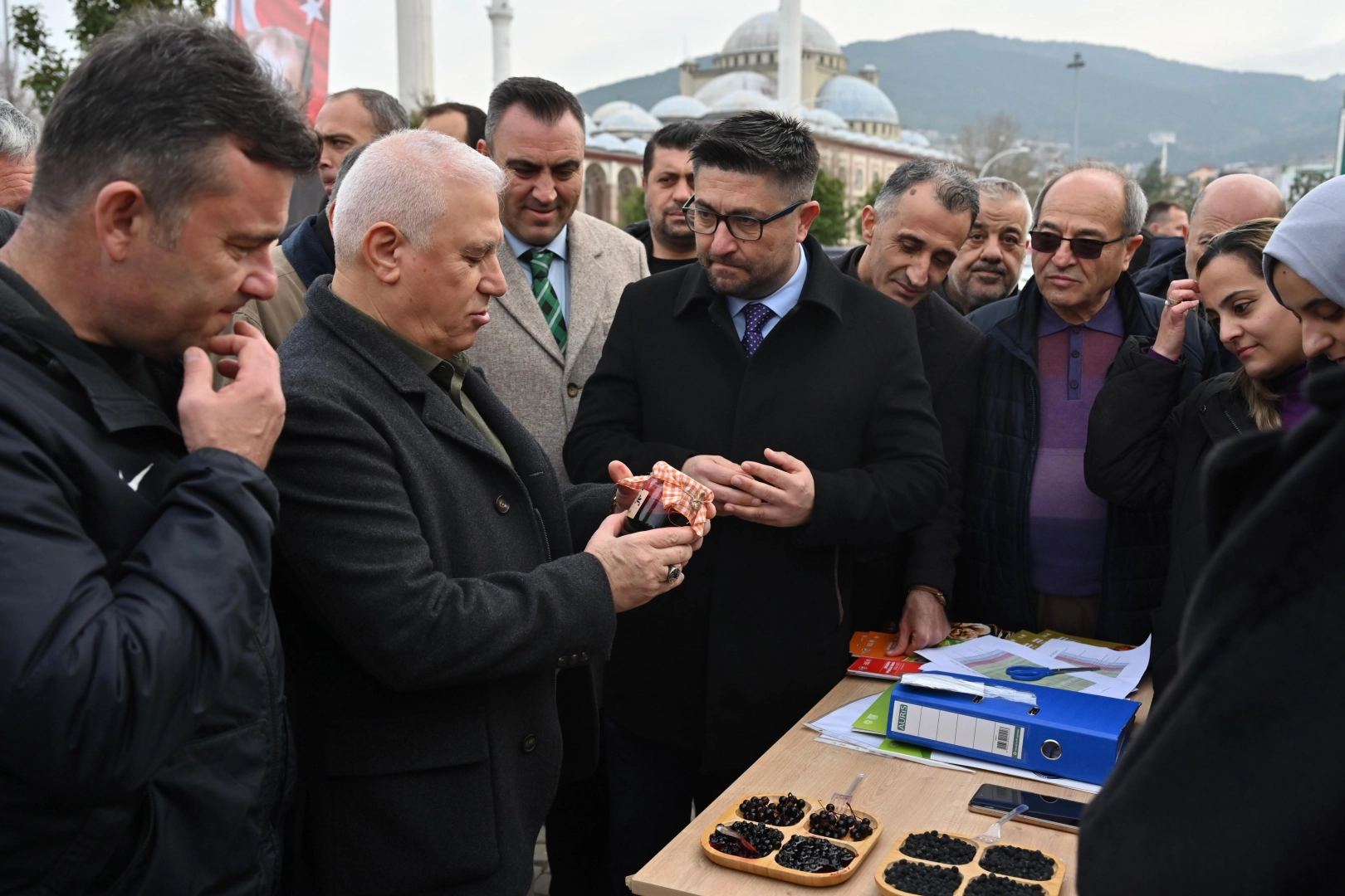 Bursa Büyükşehir Belediyesi'nden üreticiye fide ve fidan desteği -