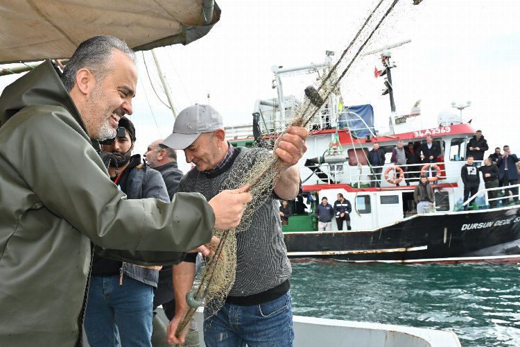 Bursa Büyükşehir'den balıkçılara tulum ve çizme -