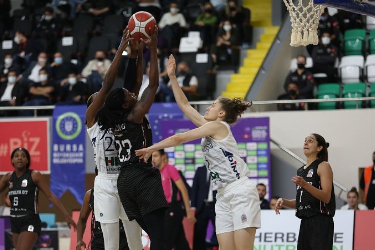 Bursa Büyükşehir Belediyespor Kadın Basketbol Takımı Antalya deplasmanında -