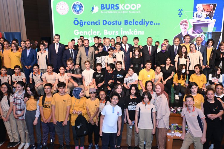 Bursa Büyükşehir'den meslek liseli gençlere burs desteği -