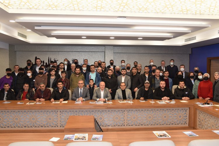 Bursa'da AK Partili yeni üyeler rozetlerine kavuştu -