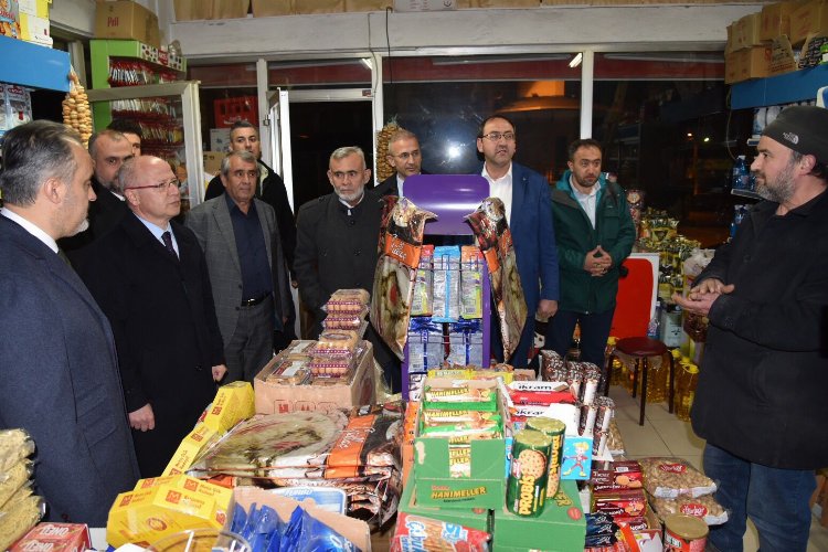 Bursa'da AK Partililer Keles'i dinledi -